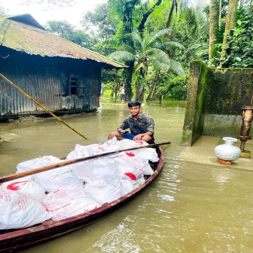 floodwaters rise